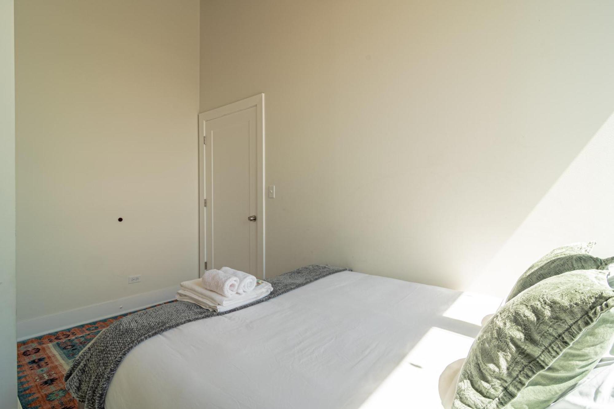 Bright 2Br Luxury Corner Suite With Optional Parking Sleeps 6 Guests Near Mccormick Place And Soldier Field Чикаго Экстерьер фото