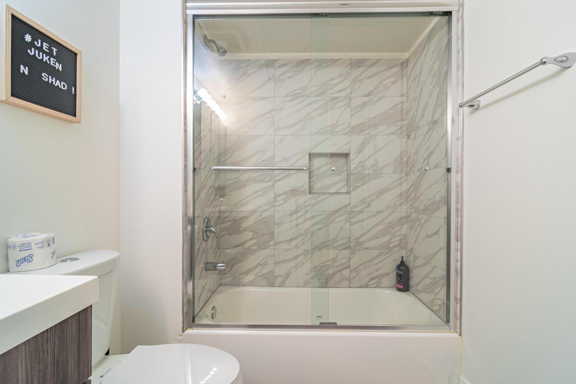 Bright 2Br Luxury Corner Suite With Optional Parking Sleeps 6 Guests Near Mccormick Place And Soldier Field Чикаго Экстерьер фото