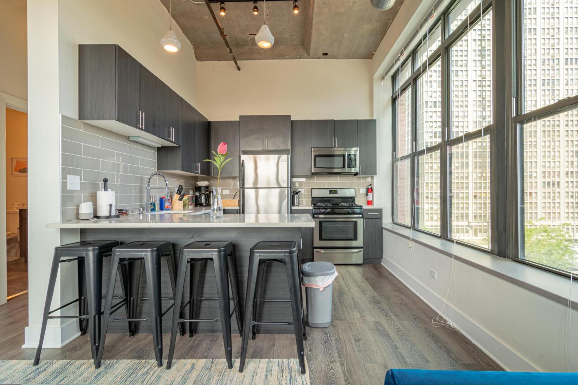 Bright 2Br Luxury Corner Suite With Optional Parking Sleeps 6 Guests Near Mccormick Place And Soldier Field Чикаго Экстерьер фото