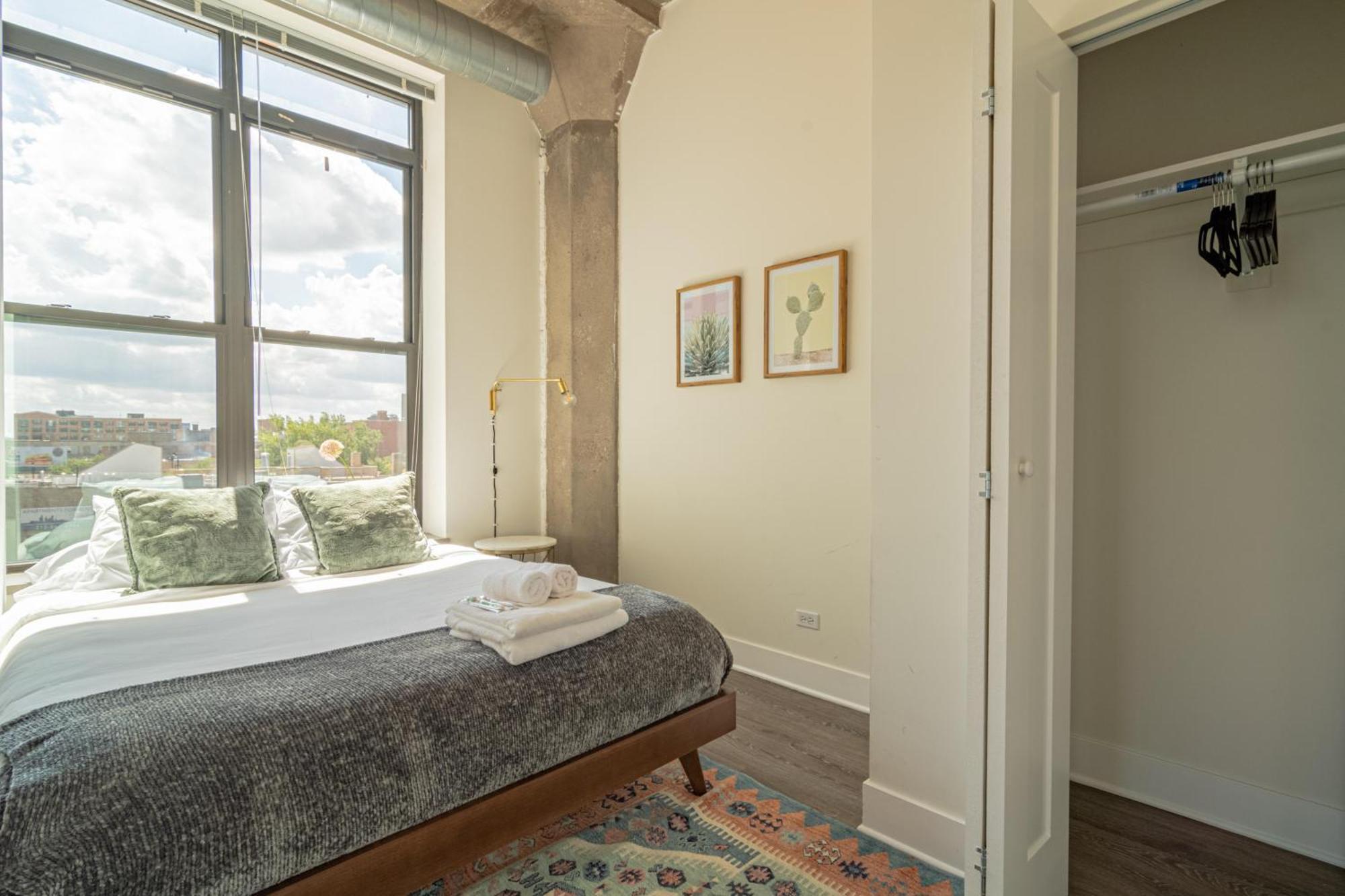 Bright 2Br Luxury Corner Suite With Optional Parking Sleeps 6 Guests Near Mccormick Place And Soldier Field Чикаго Экстерьер фото
