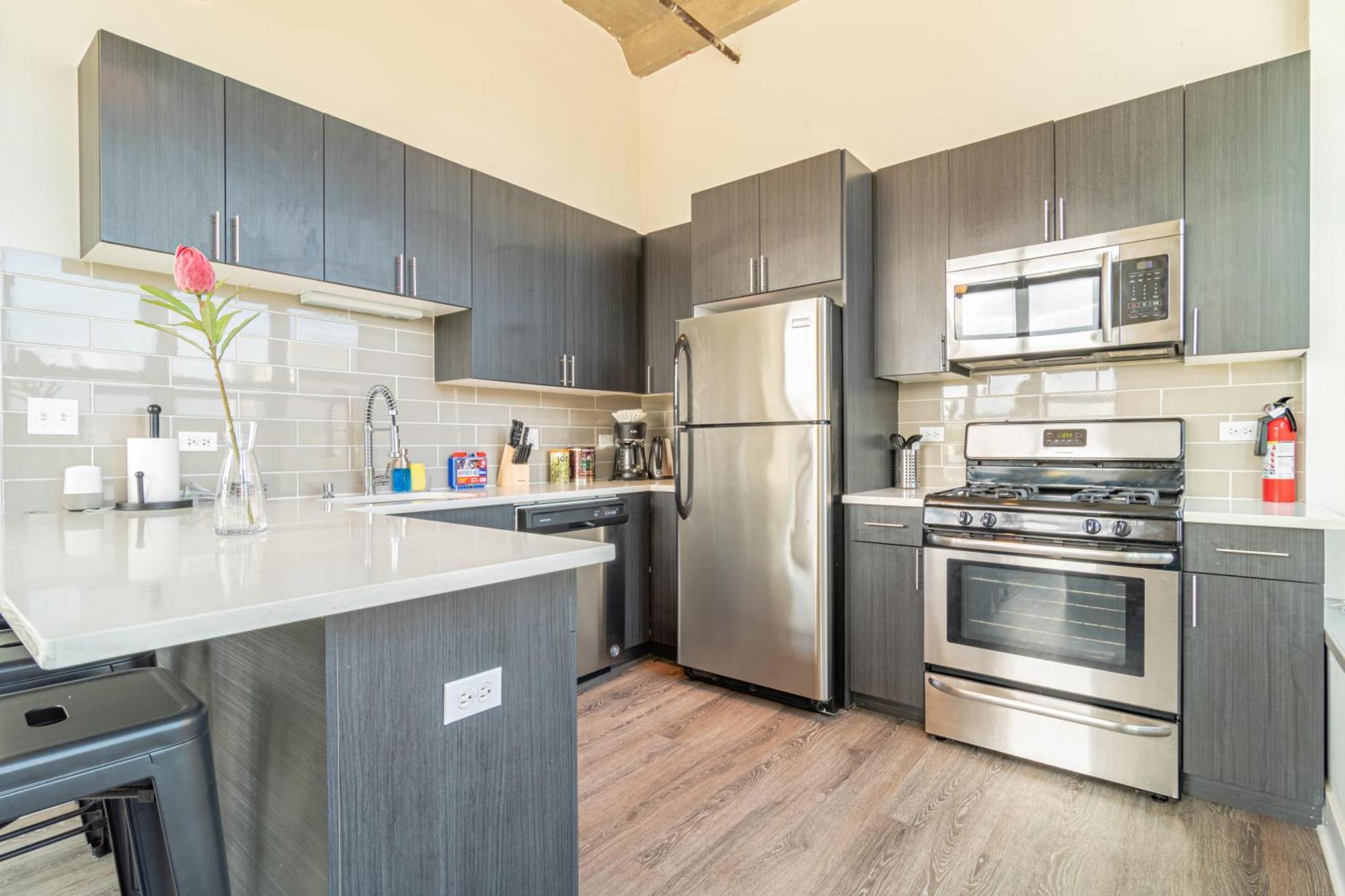 Bright 2Br Luxury Corner Suite With Optional Parking Sleeps 6 Guests Near Mccormick Place And Soldier Field Чикаго Экстерьер фото