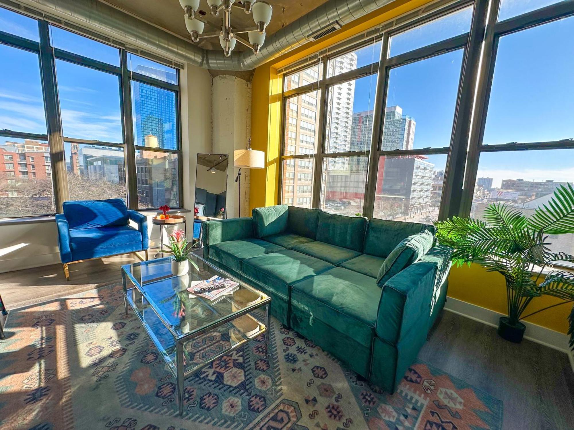 Bright 2Br Luxury Corner Suite With Optional Parking Sleeps 6 Guests Near Mccormick Place And Soldier Field Чикаго Экстерьер фото