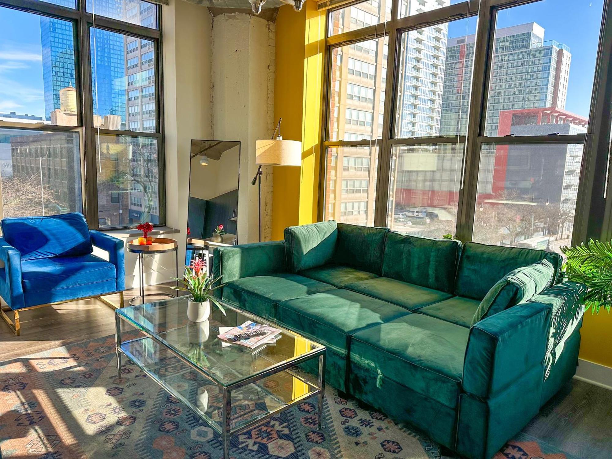 Bright 2Br Luxury Corner Suite With Optional Parking Sleeps 6 Guests Near Mccormick Place And Soldier Field Чикаго Экстерьер фото